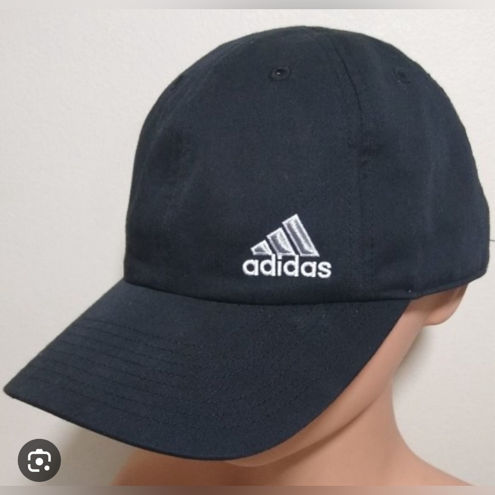 Adidas Kid’s Cap Black/White Adjustable Velcro‎ back strap. Firm brim.